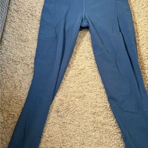 Athleta Salutation 7/8 tight in Powervita size XS